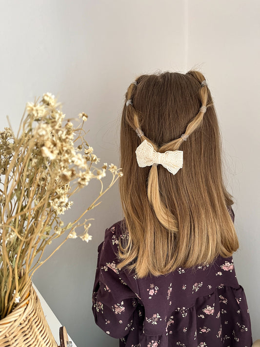 Charlotte Mini Lace Bow Clip